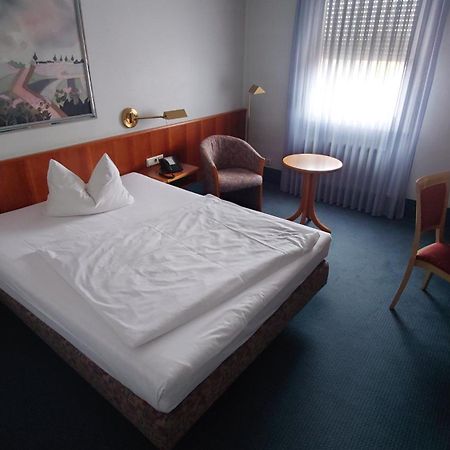 Hotel Loewen-Seckenheim MHG Buitenkant foto