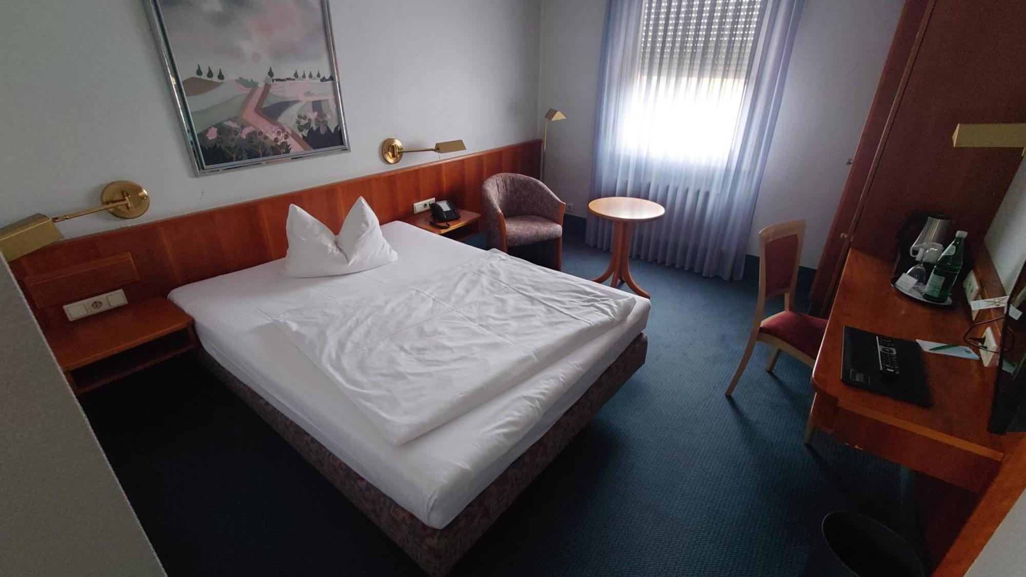 Hotel Loewen-Seckenheim MHG Buitenkant foto
